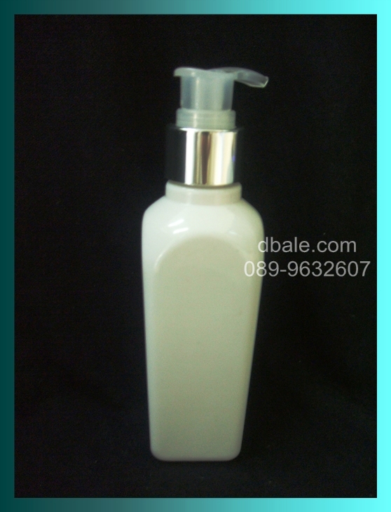 ขวดpetขาวแป้งเหลี่ยมฐานแคบหัวปั้มเงินเงา150 ml