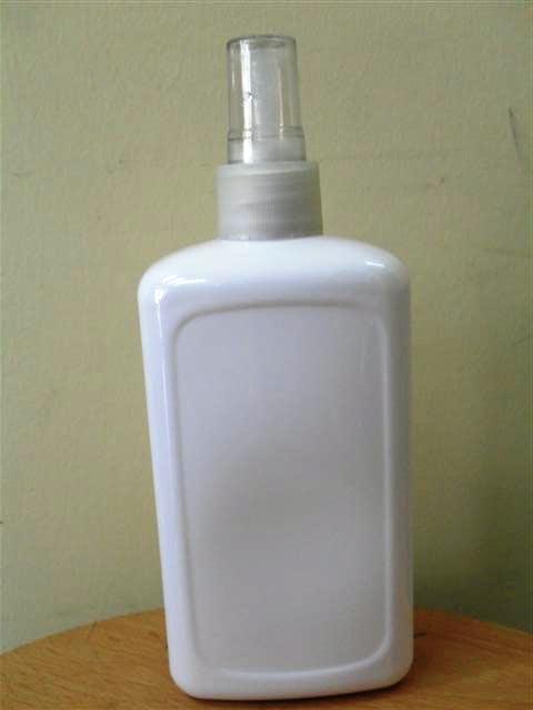 ขวดpetเหลี่ยมแบนสีขาวแป้งหัวสเปรย์(500ml)
