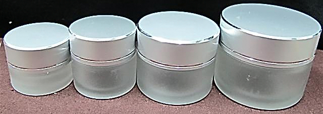 กระปุกแก้วขุ่น ฝาเงิน ขลิบขอบ 5,10,15,20,30,50 g