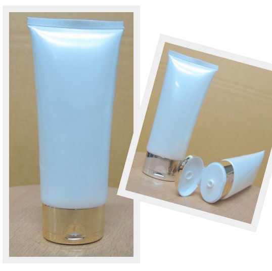 หลอดบีบโฟมสีขาวมุกแบน + ฝาฟลิบทองเงา 50 กรัม