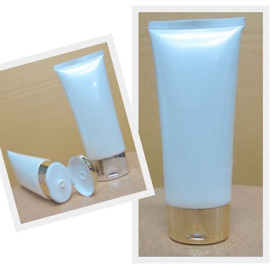 หลอดบีบโฟมสีขาวมุกแบน + ฝาฟลิบทองเงา 100 กรัม