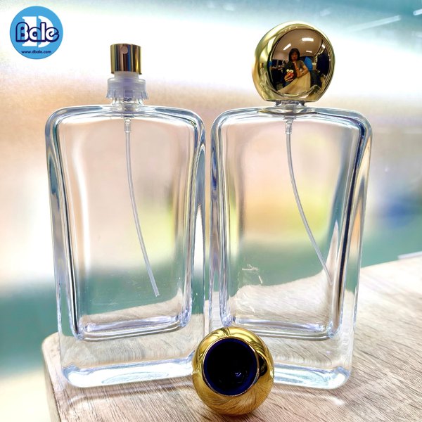 ขวดน้ำหอม ทรงเหลี่ยม ฝาสเปรย์ทรงกลม สีทองเงา jpf224 100ml.