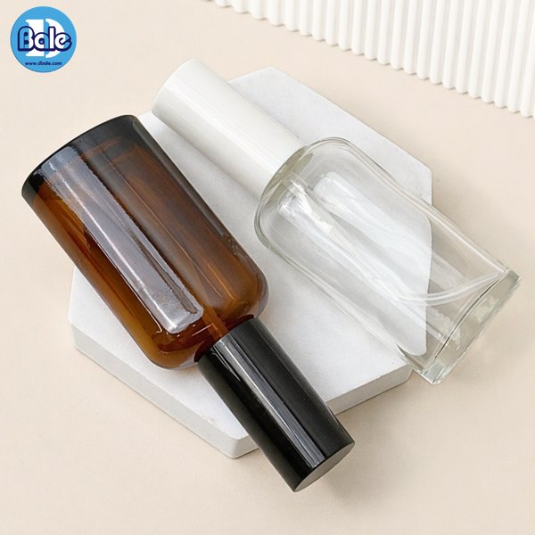 ขวดแก้วทรงแบน+หัวสเปรย์ สีใส, ชาใส 50ml. c012