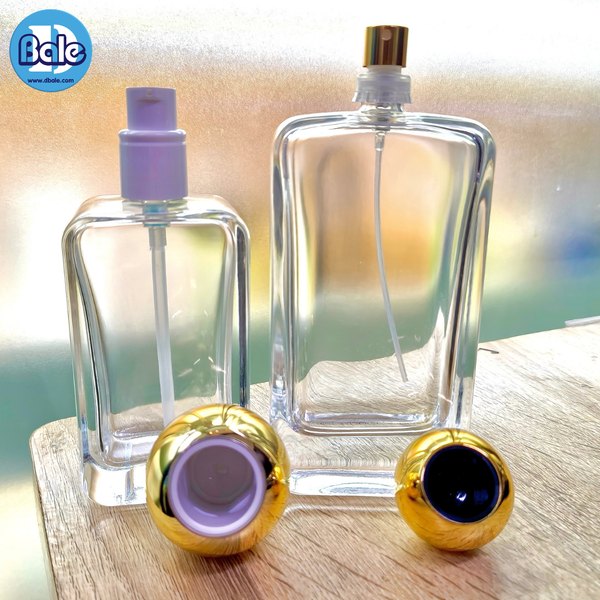 ขวดน้ำหอม ทรงเหลี่ยม ฝาสเปรย์ทรงกลม สีทองเงา jpf224 100ml.