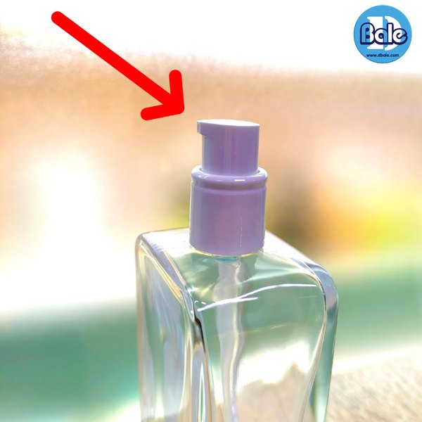 ขวดน้ำหอม ทรงเหลี่ยม หัวปั๊มฝาครอบทรงกลมสีทองเงา jpf224 100ml.