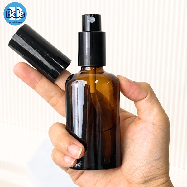 ขวดแก้วทรงแบน+หัวสเปรย์ สีใส, ชาใส 50ml. c012