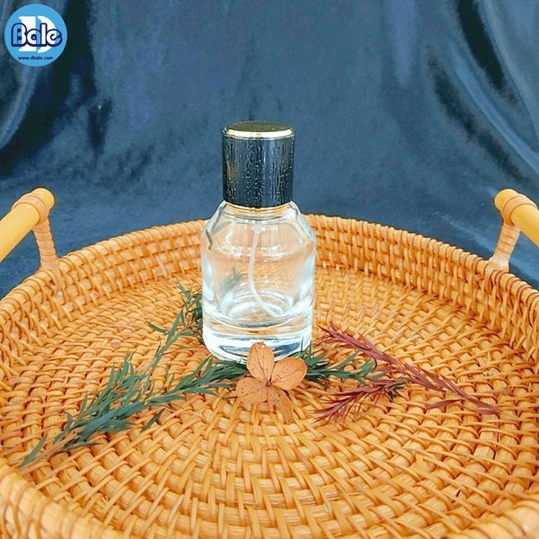ขวดน้ำหอม สีขวดใสฝาดำคาดทอง jpf272 30ml.